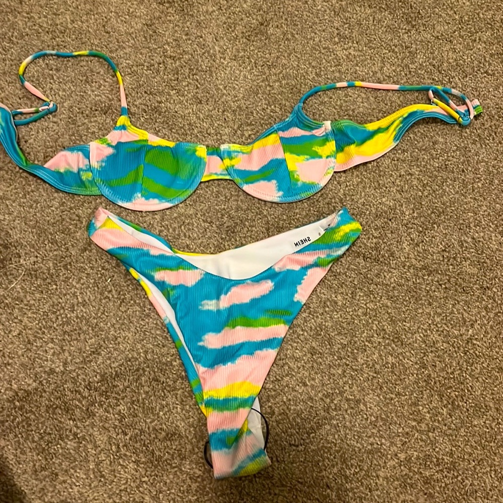 Bikini set never worn size small
